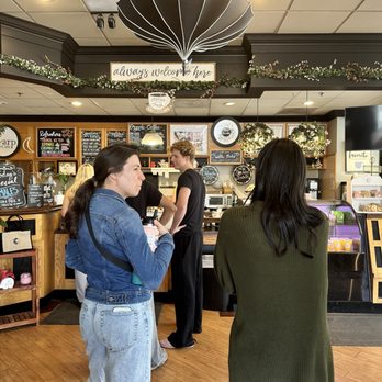 Carp Moon Cafe - Coffee & Tea Near Me - Carpinteria, California