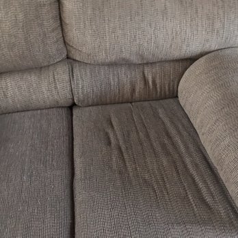 Lake Shore Resort - Run down couch. - Resorts Near Me - Davison, Michigan