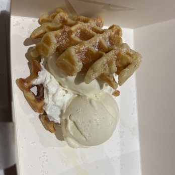Mango Mango Dessert - Ice cream waffle - Desserts Near Me - Aiea, Hawaii
