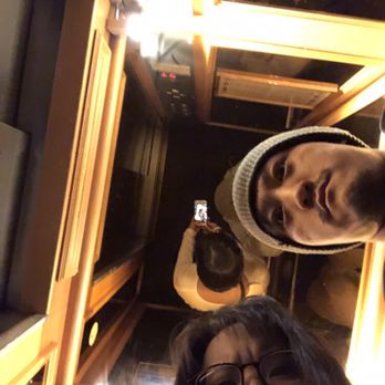 Hôtel Princesse Caroline - Small elevator fitting two people and will be crammed with luggage - Hotels Near Me - Paris, 75