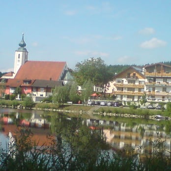 Zum goldenen Anker - Windorf. Vorne rechts die Rückseite des Hotels. - Hotels Near Me - Windorf, BY Zum goldenen Anker - Windorf. Vorne rechts die Rückseite des Hotels. - Hotels Near Me - Windorf, BY