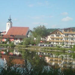 Zum goldenen Anker - Windorf. Vorne rechts die Rückseite des Hotels.