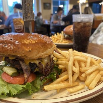 Mountain Oaks Cafe - lumberjack burger - American Near Me - Oakhurst, California
