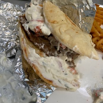 Stuffed Bun Shelby - Sloppy mess and tasted gross - American Near Me - Shelby Charter Township, Michigan