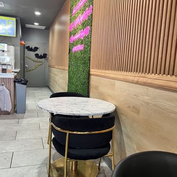 Mad For Cheesecake - Decor - Ice Cream & Frozen Yogurt Near Me - National City, California Mad For Cheesecake - Decor - Ice Cream & Frozen Yogurt Near Me - National City, California