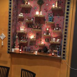 Nuestra Mesa - Pretty display on the back wall