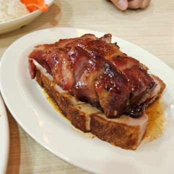 一樂燒鵝 - Crispy Pork + Char Siu - Cantonese Near Me - Hong Kong, HK