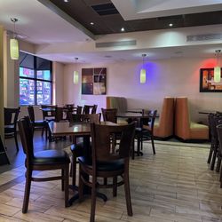 Zazones Caribbean Kitchen - Beautiful location. We went during off-peak time.