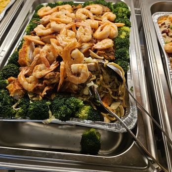 THH Sandwiches - Mi Xao Ga Ton (Shrimp Chow Mein) - Vietnamese Near Me - Tustin, California THH Sandwiches - Mi Xao Ga Ton (Shrimp Chow Mein) - Vietnamese Near Me - Tustin, California