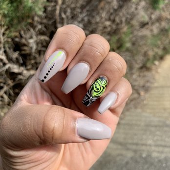 Spataneous Nails - Color change and broken nail. - Nail Salons Near Me - Atlanta, Georgia Spataneous Nails - Color change and broken nail. - Nail Salons Near Me - Atlanta, Georgia