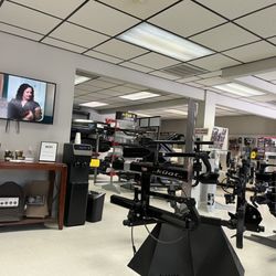 RA Hitch & Truck Outfitters - The waiting room