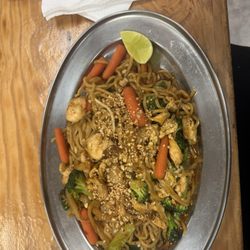 CC Noodle Bar "Pho" - Chefs lo mein