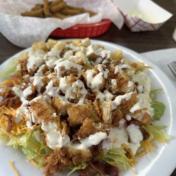 Powell Park Marina - Dinner salad with chicken and bacon - Fuel Docks Near Me - Broaddus, Texas Powell Park Marina - Dinner salad with chicken and bacon - Fuel Docks Near Me - Broaddus, Texas