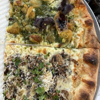 Pizzaleah - HalfnHalf : Roo's + Lola - Pizza Near Me - Windsor, California