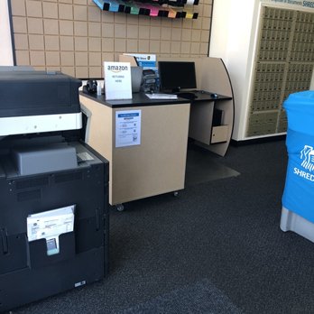 The UPS Store - Supposedly Amazon line, don't fall for it or you will lose your place in line.... - Printing Services Near Me - Redlands, California