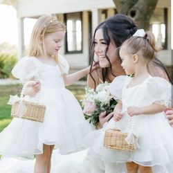 Passion Flowers - Bride and flower girls special moments