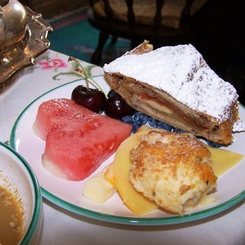 Gingerbread Cottage Bed & Breakfast - Lovely food! - Bed & Breakfast Near Me - Victoria, British Columbia