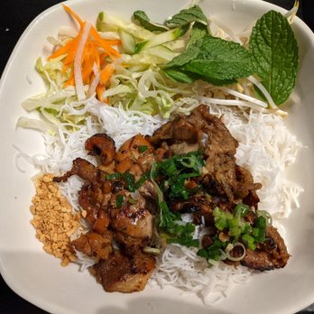 Pho Mama - Vermicelli with grilled chicken and pork - Vietnamese Near Me - Oakville, Ontario