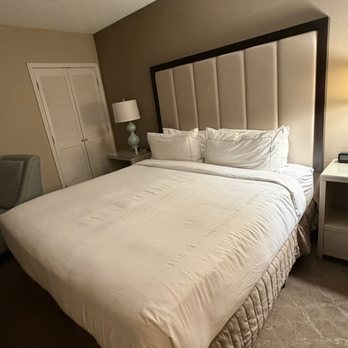 DoubleTree by Hilton Hotel Jacksonville Riverfront - Hotels Near Me - Jacksonville, Florida DoubleTree by Hilton Hotel Jacksonville Riverfront - Hotels Near Me - Jacksonville, Florida