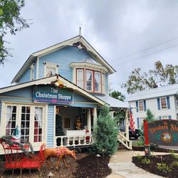 Perky Pelican Christmas Shoppe
