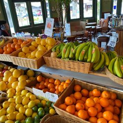 Tutu's Food & Drink - Organic fruits!