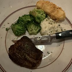 Double Nickel - Filet with mashed potatoes, broccoli and fried cheese