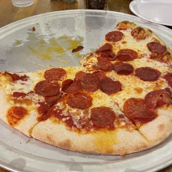 Medium pizza with pepperoni