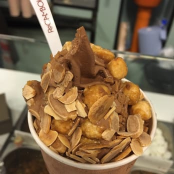 Rocambolesc - Chocolate gelato with toppings - Ice Cream & Frozen Yogurt Near Me - Girona, GI Rocambolesc - Chocolate gelato with toppings - Ice Cream & Frozen Yogurt Near Me - Girona, GI