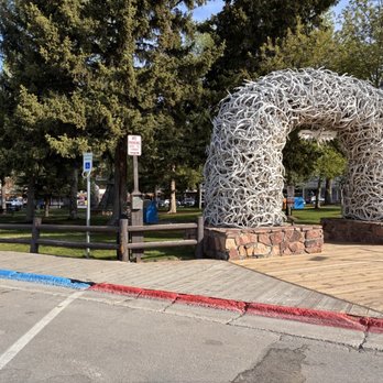 Antler Arches - At each of the four corners of the park (entrances) - Landmarks & Historical Buildings Near Me - Jackson, Wyoming