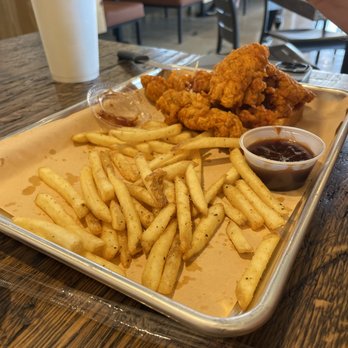 The Cookshack - The fries are delicious (both regular and sweet potato waffle fries); the barbeque sauce is fantastic - Salad Near Me - Selma, Texas