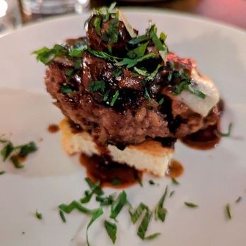 Taverne Tamblyn - Steak hâché with raclette cheese - French Near Me - Toronto, Ontario Taverne Tamblyn - Steak hâché with raclette cheese - French Near Me - Toronto, Ontario