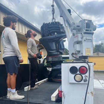 Mobile Marine Mechanic FL - Poseidon Marine - Crane truck removing motor for repower - Boat Repair Near Me - Ruskin, Florida Mobile Marine Mechanic FL - Poseidon Marine - Crane truck removing motor for repower - Boat Repair Near Me - Ruskin, Florida