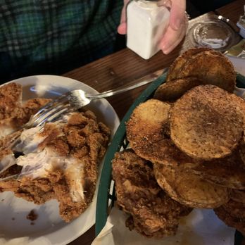 Harold's Inn - Chicken and TATERS - New American Near Me - Aliquippa, Pennsylvania