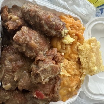 SuggarPlums - a meal of meat and macaroni and cheese - Soul Food Near Me - New Rochelle, New York
