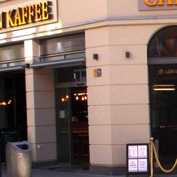 Löwen Café - Von außen am Morgen