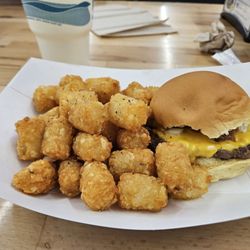 Grill on the Hill - Cheeseburger with tater tots
