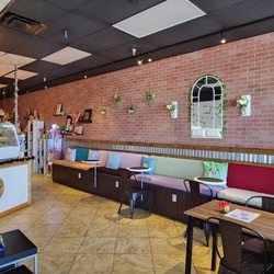 Nomnom Boba Tea - Dining area