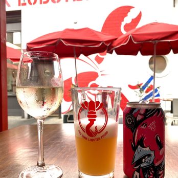 Red Hook Lobster Pound - Glass of Sauv Blanc and Guava Gose - Seafood Near Me - Brooklyn, New York Red Hook Lobster Pound - Glass of Sauv Blanc and Guava Gose - Seafood Near Me - Brooklyn, New York