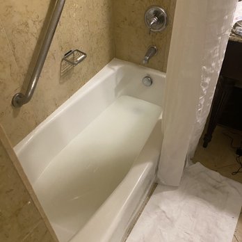 Hotel del Coronado, Curio Collection by Hilton - Both my wife and I showered around 2:00 pm and returning to the room at 11:00 pm our tube looked like this..... disgusting. - Coronado, CA