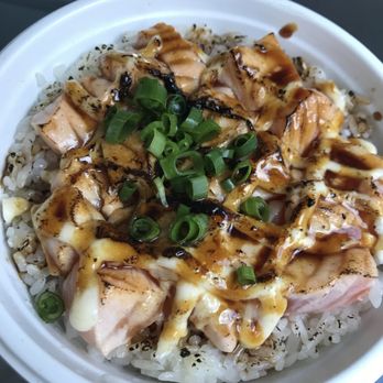 Domo Cafe Kahala - Torched salmon bowl - Sushi Bars Near Me - Honolulu, Hawaii
