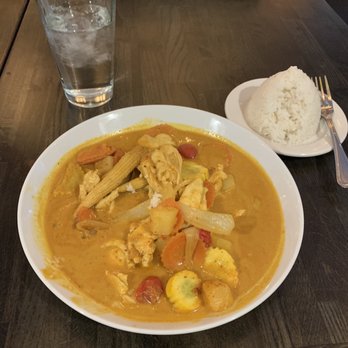 Rice Paper Canton - Yellow Curry Dish - Thai Near Me - Canton, Ohio