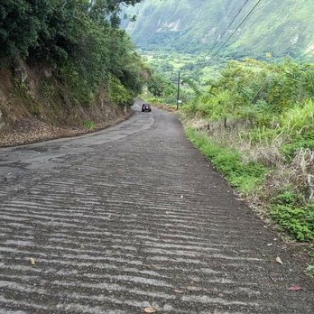 Waipi'o Valley - Steep! Hard on the knees going down, hard on the lungs coming up. - Beaches Near Me