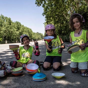Club Tres60 - Grupo de patinaje para niños. Petos amarillos - Specialty Schools Near Me Club Tres60 - Grupo de patinaje para niños. Petos amarillos - Specialty Schools Near Me