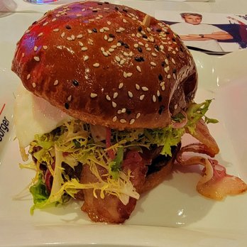 Gordon Ramsay Burger Las Vegas - Truffle burger - Burgers Near Me - Las Vegas, Nevada Gordon Ramsay Burger Las Vegas - Truffle burger - Burgers Near Me - Las Vegas, Nevada
