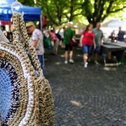 Flohmarkt Karlsplatz - Neuware findet sich nur sehr selten.