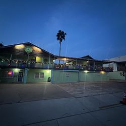 Upper Deck Hotel & Bar