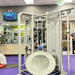 Anytime Fitness - Small workout space