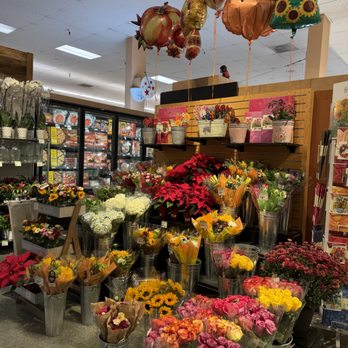 Mollie Stone's - Interior - Grocery Near Me - San Bruno, California