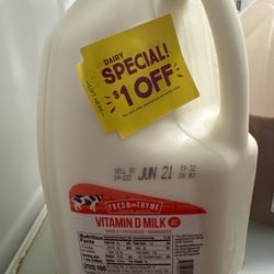 Fresh Thyme Market - Expired after 3 days of buying it! Bullshit just bullshit. 4$ for some expired milk! Count your days you dickwads