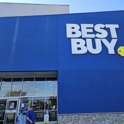 Best Buy Concord Mills - Outside shot